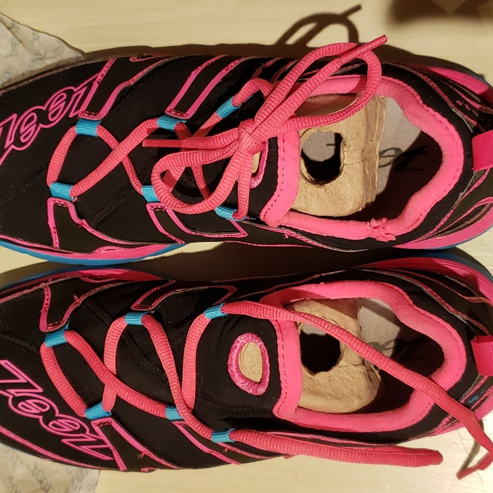 Zoot Running Shoes: Runs 1 size small 8=9, 8.5=9.5
